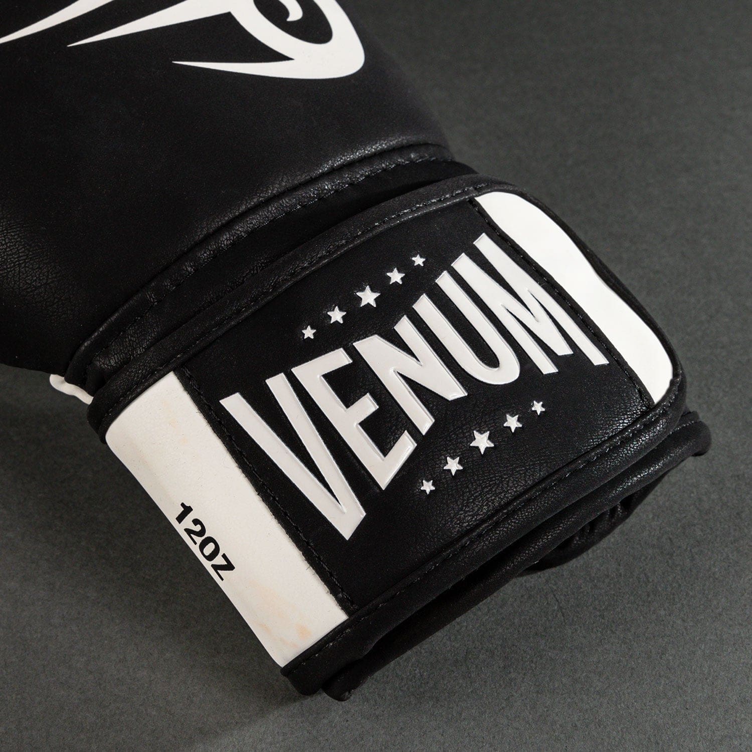 Venum Mike Tyson Replica Boxing Gloves - Image 4